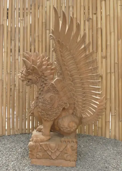 Product image 3 of the product “Singa ambara raja, From Suar wood, center part 50 x 55 x 100, with wings 103cm wide and 142 cm height ”